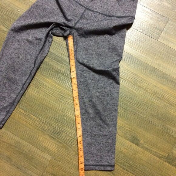 Victoria’s Secret Space Dye Gray Capri Legging M - Picture 2 of 6